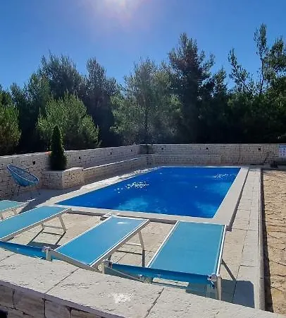 Torovi Hills Apartment Vir